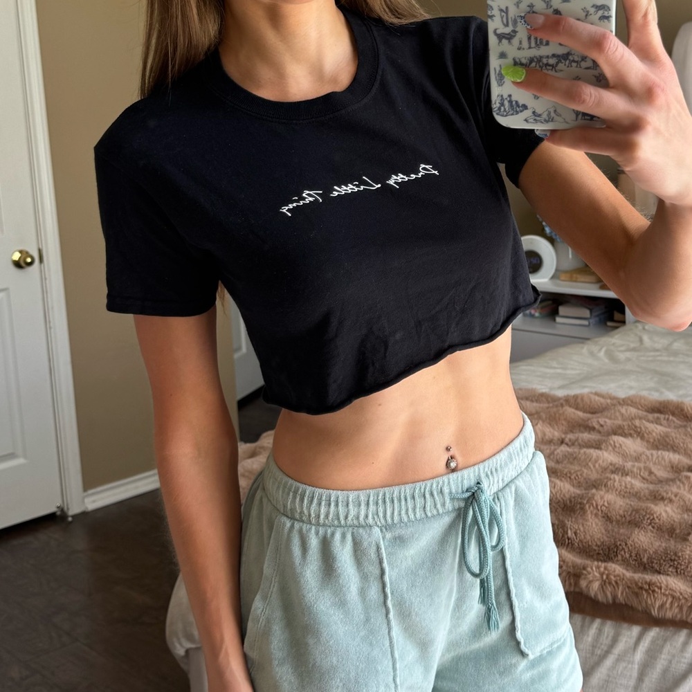 PrettyLittleThing Black Crop Tee